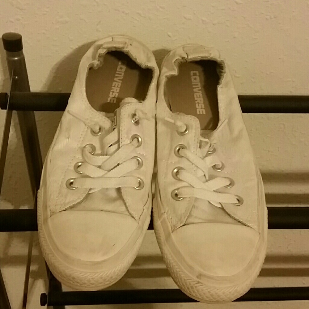 White lacy design converse. Size 8.